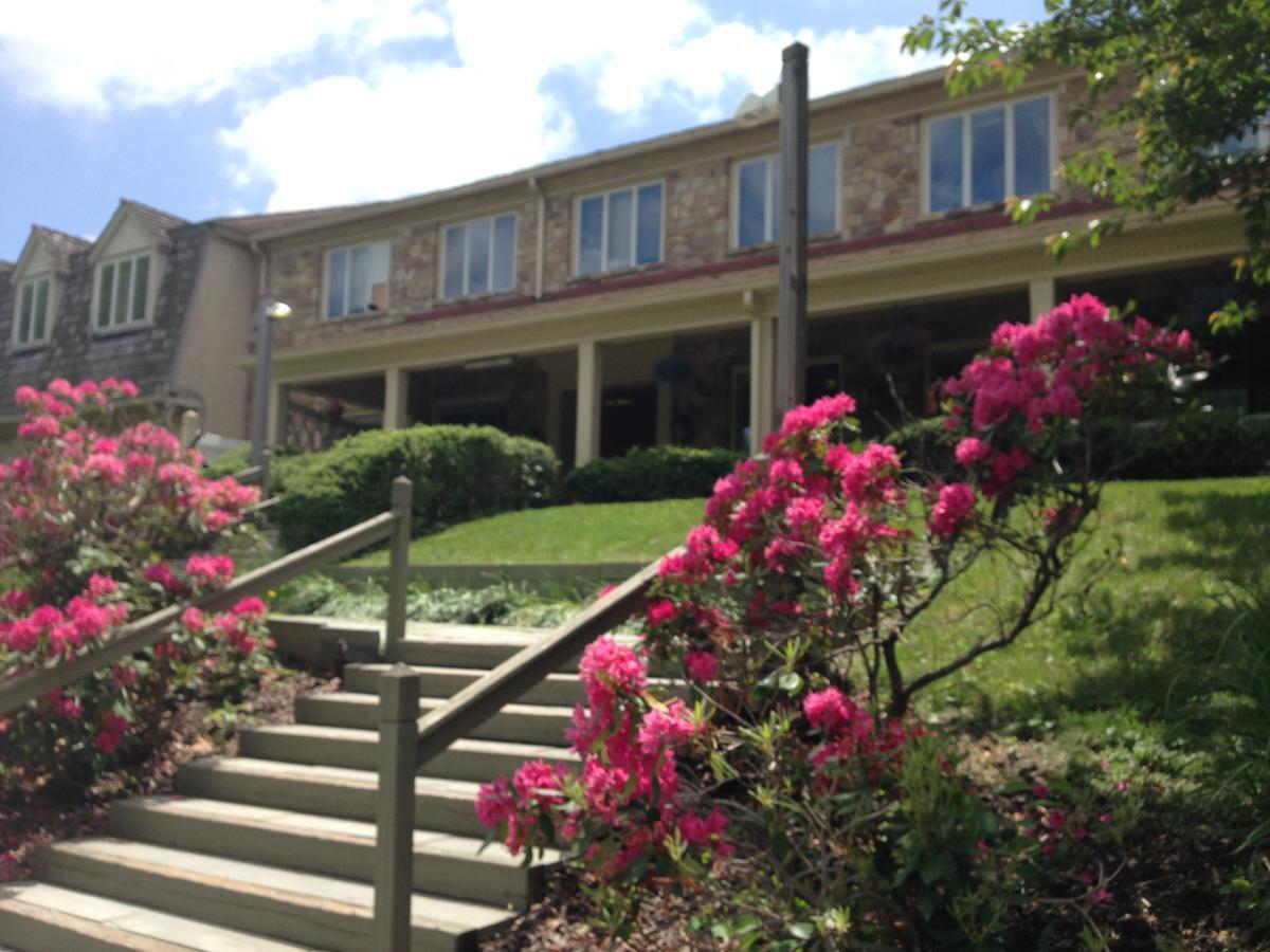 Conference Center Hotel At Valley Forge Oaks Exterior photo