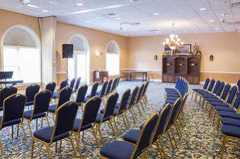 Conference Center Hotel At Valley Forge Oaks Exterior photo